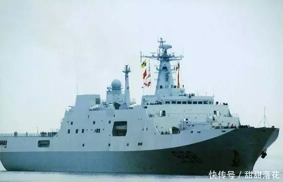 44艘海盜船圍堵1艘軍艦!艦長做了個動作,海盜掉頭就跑