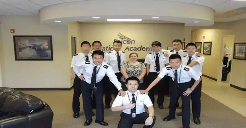 千名飛行員集體「叛逃」,特朗普要求中方立刻停止!中方:趕都趕不走!