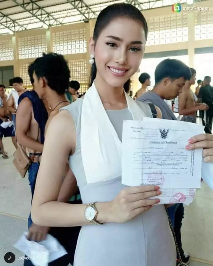 仙氣美女集體佔領泰國徵兵現場 長官叫號「她們跟著上前」網友都愣了