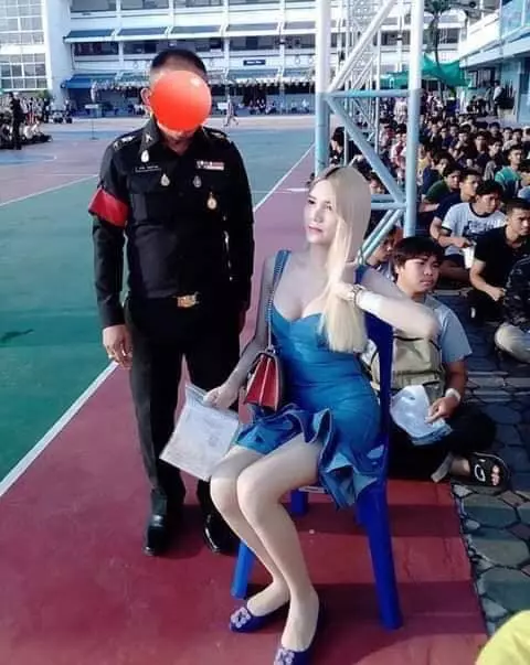 仙氣美女集體佔領泰國徵兵現場 長官叫號「她們跟著上前」網友都愣了