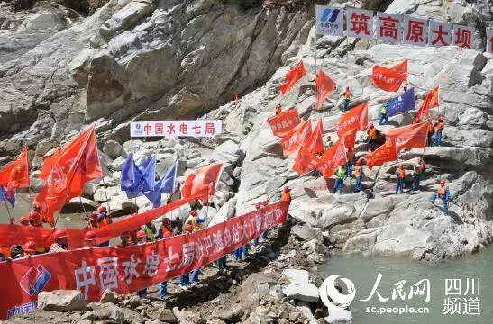 中國又在搞什麼?70000人緊急出動奔赴四川,美:中國人太瘋狂!