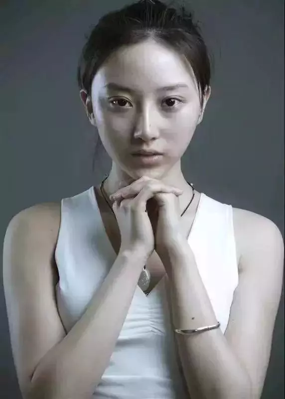 不吃藥,不打針!每天15分鐘,和劉濤、奧斯卡影后美體導師學習狂漲2個Cup的美胸秘籍