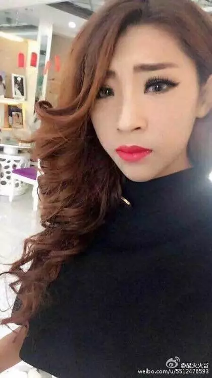 網友驚見這個［小三］被原配打到一秒變豬頭， 肉搜後才發現［沒被打之前］根本超漂亮！（內有影片）