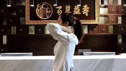 一轉頭脖子就「咔咔」響?頸椎疼痛別再不當回事!