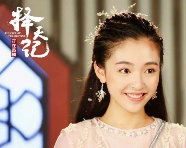 她曾是校花,是擇天記中的白落衡,卻在生日夜被逼喝自己的尿!