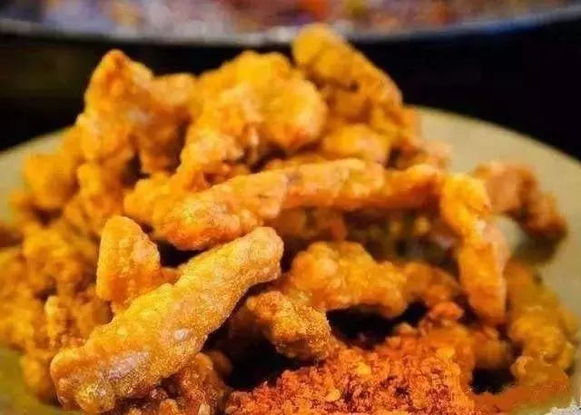 阿姨秘制炸酥肉做法,用了幾十年的老方子,我吃一次就上癮了,又香又脆,沒想到這麼簡單
