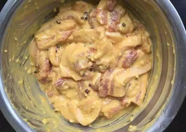 阿姨秘制炸酥肉做法,用了幾十年的老方子,我吃一次就上癮了,又香又脆,沒想到這麼簡單