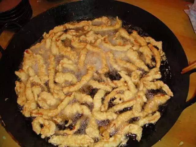 阿姨秘制炸酥肉做法,用了幾十年的老方子,我吃一次就上癮了,又香又脆,沒想到這麼簡單