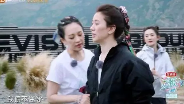 包文婧拍照很做作,袁詠儀:我想對她扔鞋子,網紅都是這樣的!