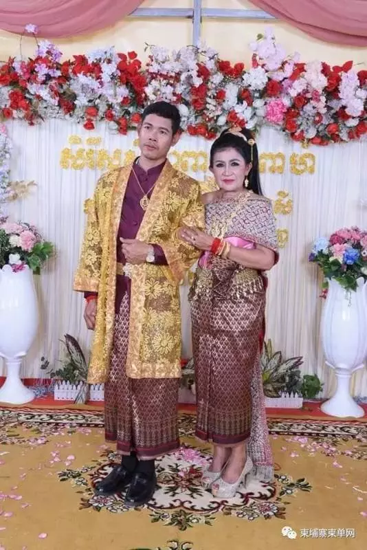 73歲老奶奶與37歲男子結婚啦!新娘穿起婚紗身材竟如此火爆!