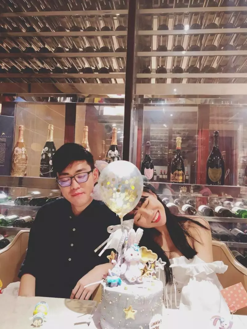最甜辦公室戀情!為女友買下地中海邊的粉色城堡 10w+人排隊等著打卡住