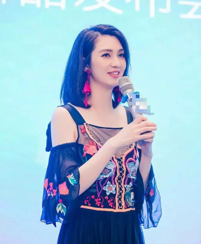 張丹峰出軌風波後洪欣首現身 出席活動優雅依舊