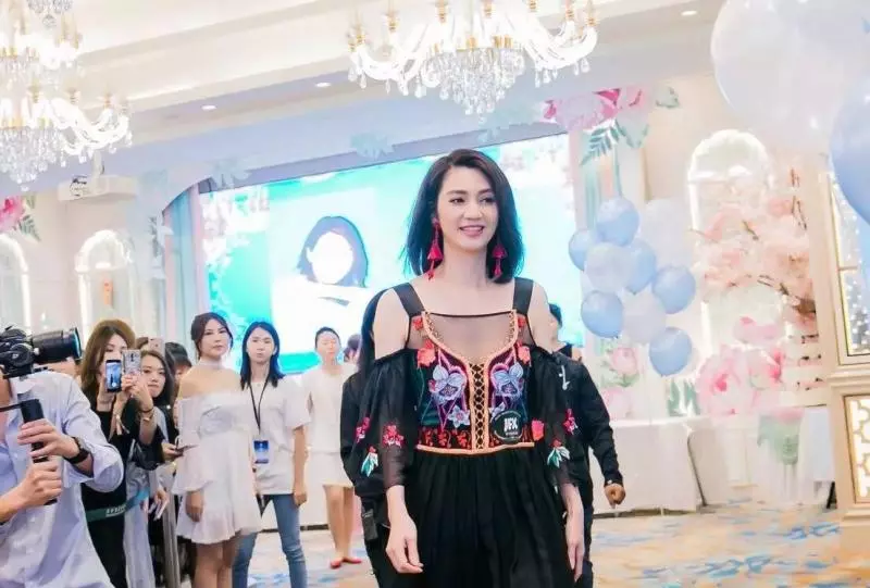 張丹峰出軌風波後洪欣首現身 出席活動優雅依舊
