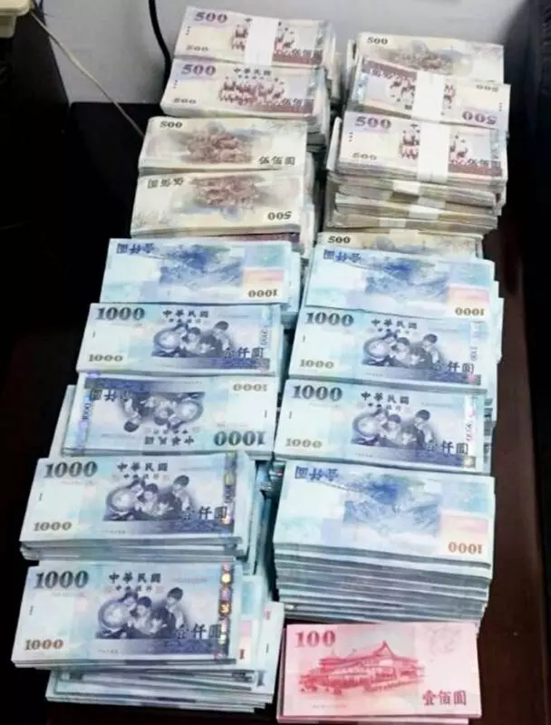 女清潔工路上撿到50萬,還錢時卻打了失主5巴掌,民警:這次他沒法逃了