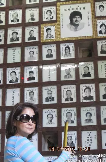 丈夫走了4年…一代歌後「突然產女」,忍辱負重25年吐真相:爸爸就是他 !