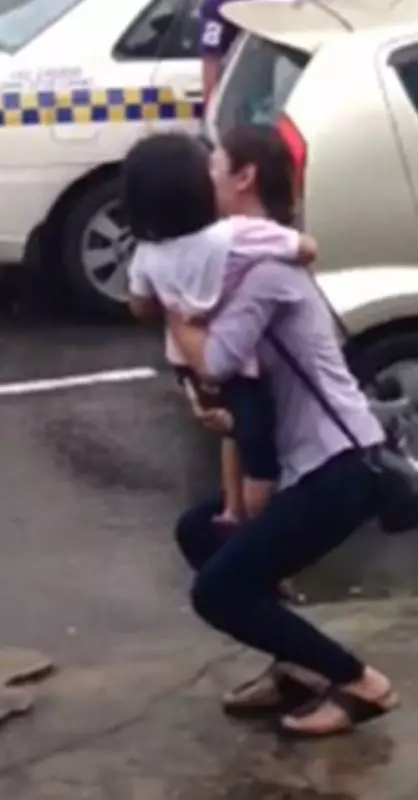 【附視頻】大馬驚爆 !女童被拐帶去行乞 !! 母親警局認領愛女 恍如隔世 ~~~
