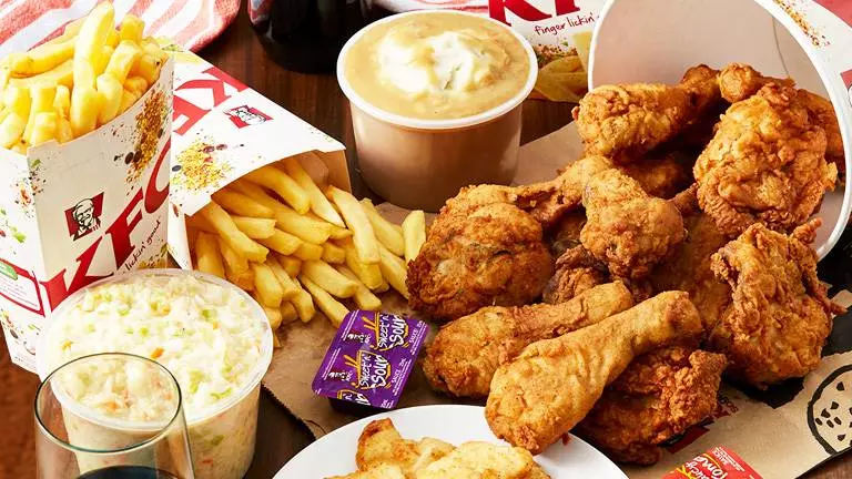 簡直就是天菜!KFC老爺爺變帥氣鮮肉❤10萬網友狂贊:帥出天際~!