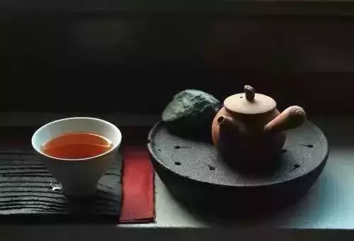 做人,不要瞧不起任何人,世界一直在變,人生的起落沉浮誰都無法預料。