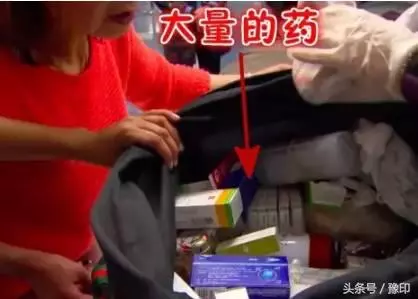 大媽去澳洲探望兒子,過海關時被攔,行李箱一打開,竟成了所有人的噩夢!