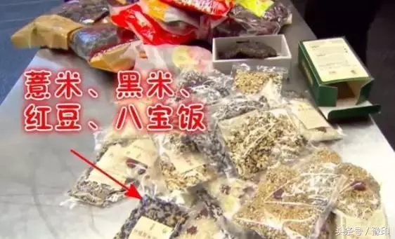 大媽去澳洲探望兒子,過海關時被攔,行李箱一打開,竟成了所有人的噩夢!