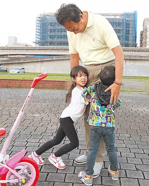 臺灣首富郭台銘是怎樣教孩子的?郭太太坦言:「他太瘋我會阻止」,想不到郭董是這種爸爸