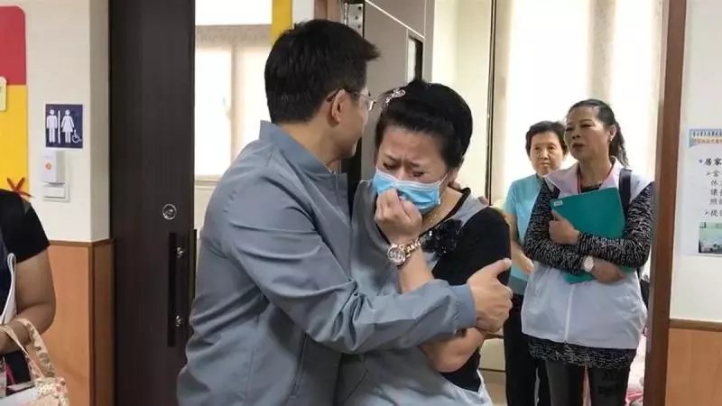 普悠瑪奪董家8命!她哽咽曝「二女兒崩潰摔自己」想不開 法師通靈後發現「爸爸有話要說」