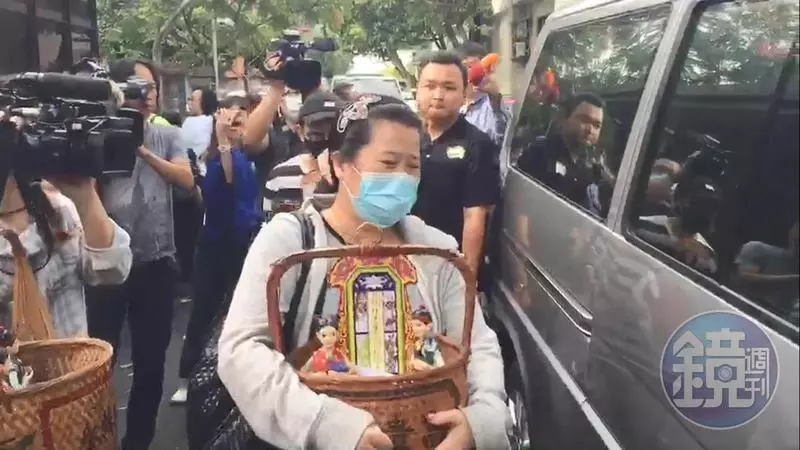 普悠瑪奪董家8命!她哽咽曝「二女兒崩潰摔自己」想不開 法師通靈後發現「爸爸有話要說」