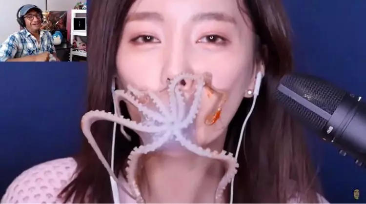 正妹為了吃,不計形象!生吞章魚「八爪滿臉狂爬」超猙獰...網友看傻眼:快吐了