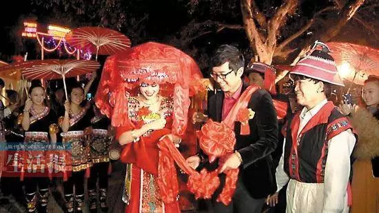 我回婆家,偷將婆婆手機里妯娌和我的備註換掉,晚上收到十萬轉帳