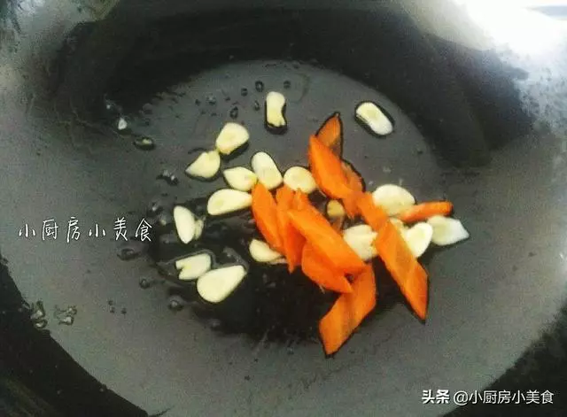 木耳有營養,炒木耳切記這樣下鍋,安全不會燙傷