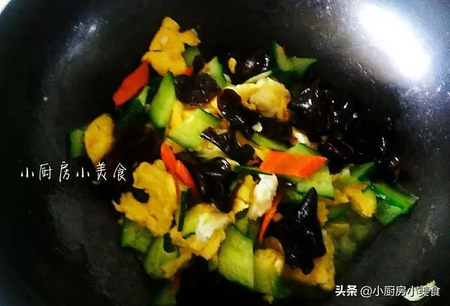 木耳有營養,炒木耳切記這樣下鍋,安全不會燙傷