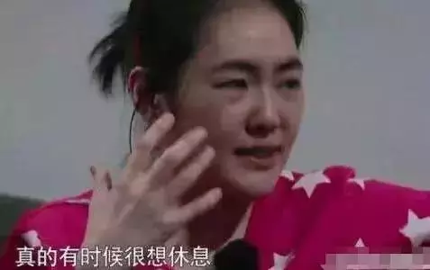 小s醉酒後哭訴,一家人都在逼她生兒子,了解原因後真的心疼她