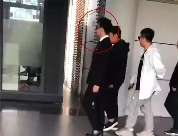 鄭愷現身前女友程曉玥母親葬禮,獲網友點贊有情意