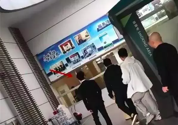 鄭愷現身前女友程曉玥母親葬禮,獲網友點贊有情意
