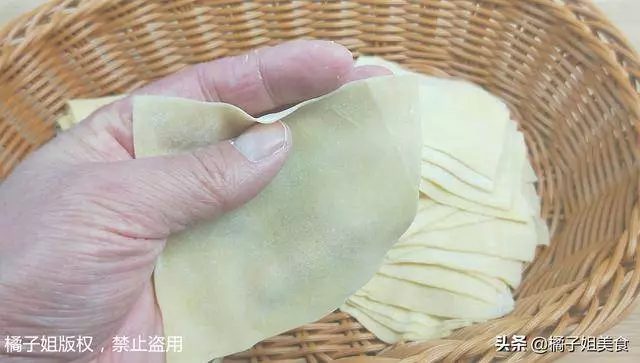 我家餛飩皮從來不買,教你秘製做法,4塊錢做60張,乾淨衛生健康