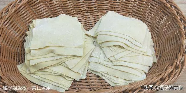 我家餛飩皮從來不買,教你秘製做法,4塊錢做60張,乾淨衛生健康