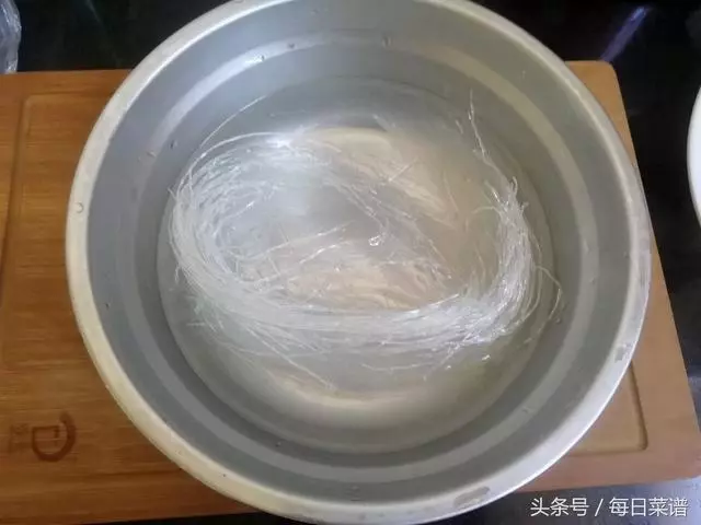 一把金針菇,一把粉絲,不炒不煮,不涼拌,營養美味,做法超簡單