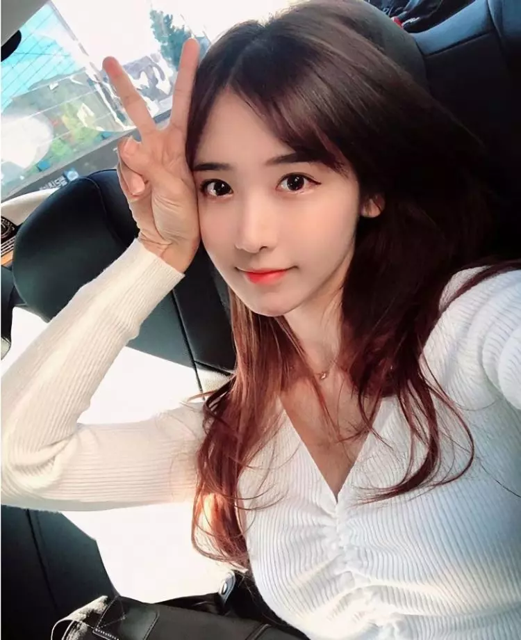 觀看人數1萬跌剩1千!企鵝妹走錯哪步導致「人氣崩盤」網酸:現在連3秒都看不下去