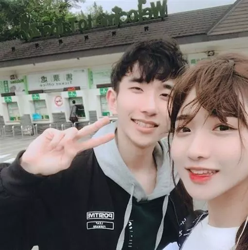 觀看人數1萬跌剩1千!企鵝妹走錯哪步導致「人氣崩盤」網酸:現在連3秒都看不下去