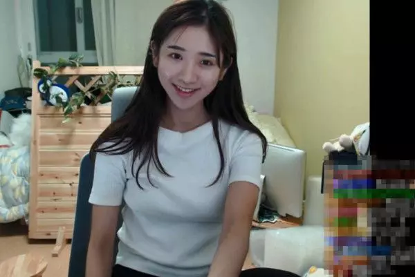 觀看人數1萬跌剩1千!企鵝妹走錯哪步導致「人氣崩盤」網酸:現在連3秒都看不下去