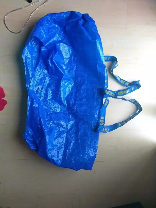 IKEA「25元購物袋」救援萬元婚紗 新娘「穿著上廁所」解決最大煩惱
