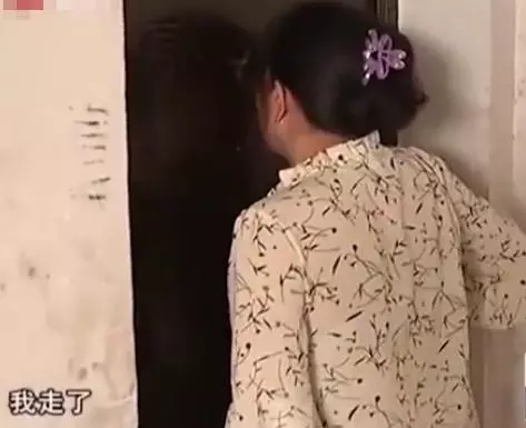母親經常深夜藉口出門打牌,11歲兒子發現秘密:髒了眼?從此母子斷絕關係
