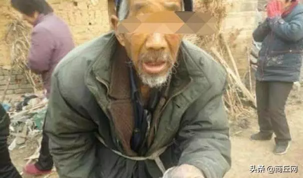 女兒結婚來了一個乞丐,母親打他一耳光,女子:知道真相了!