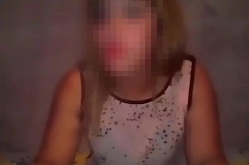 女學生被扒光「醉男脫褲排隊」 她跑趴被陷害,昏倒前看閨蜜冷笑走掉