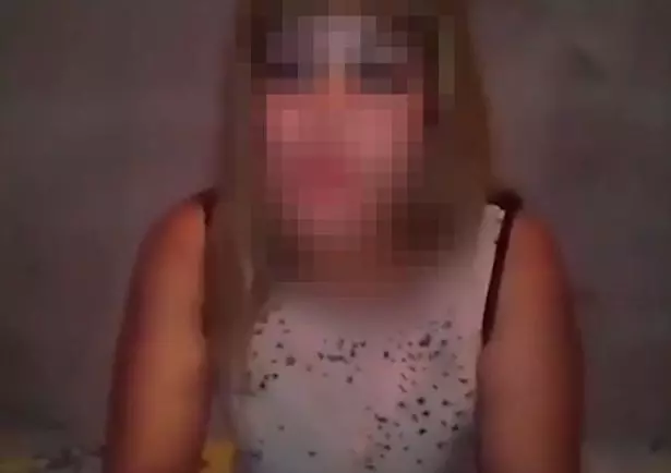 女學生被扒光「醉男脫褲排隊」 她跑趴被陷害,昏倒前看閨蜜冷笑走掉