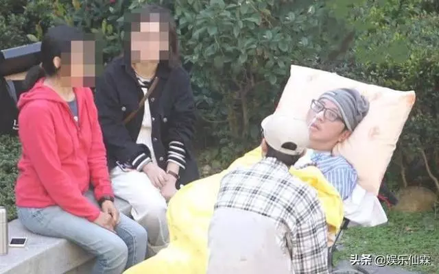 那英「伯樂」袁惟仁近照,腦溢血插鼻管躺輪椅,還陷入經濟窘境