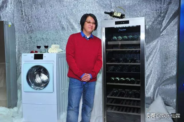 那英「伯樂」袁惟仁近照,腦溢血插鼻管躺輪椅,還陷入經濟窘境