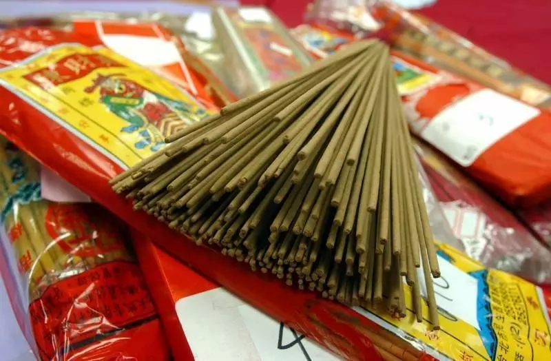 拜拜燒香時被香灰燙到手不是意外!而是神明想提醒你十件事