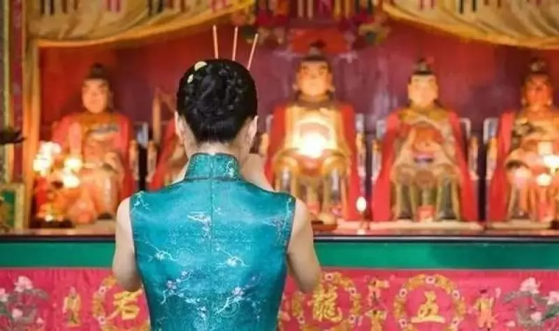 拜拜燒香時被香灰燙到手不是意外!而是神明想提醒你十件事
