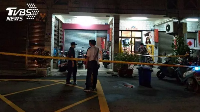 台中逆子酒後弒母 婦背插水果刀趴地慘死